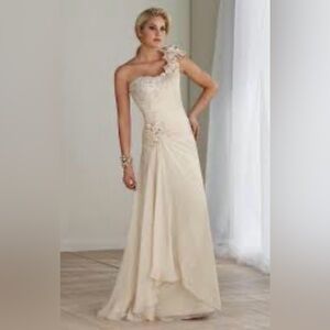 NWT Montage Destination long formal dress. Size 6